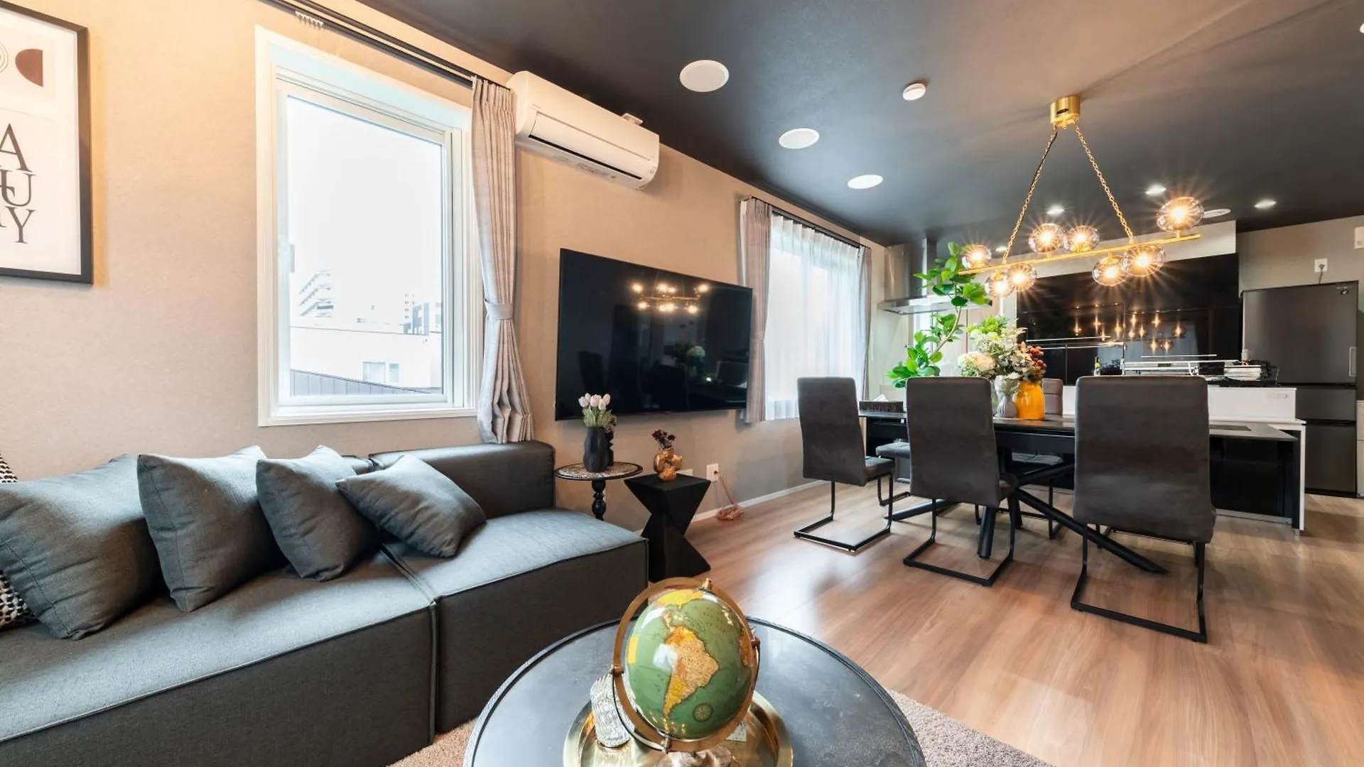 The Obsidian Apartment Minamijuichijo Japan