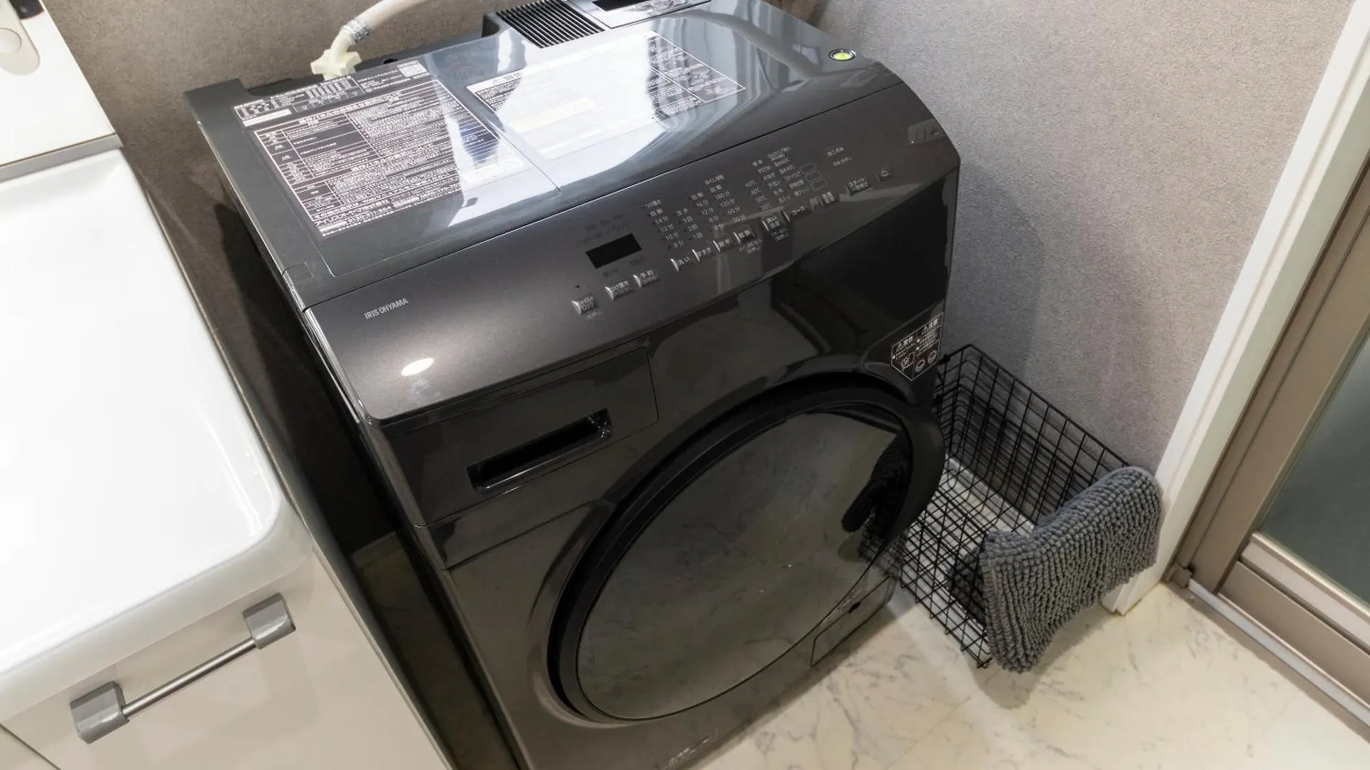 The Obsidian Apartment Minamijuichijo Japan