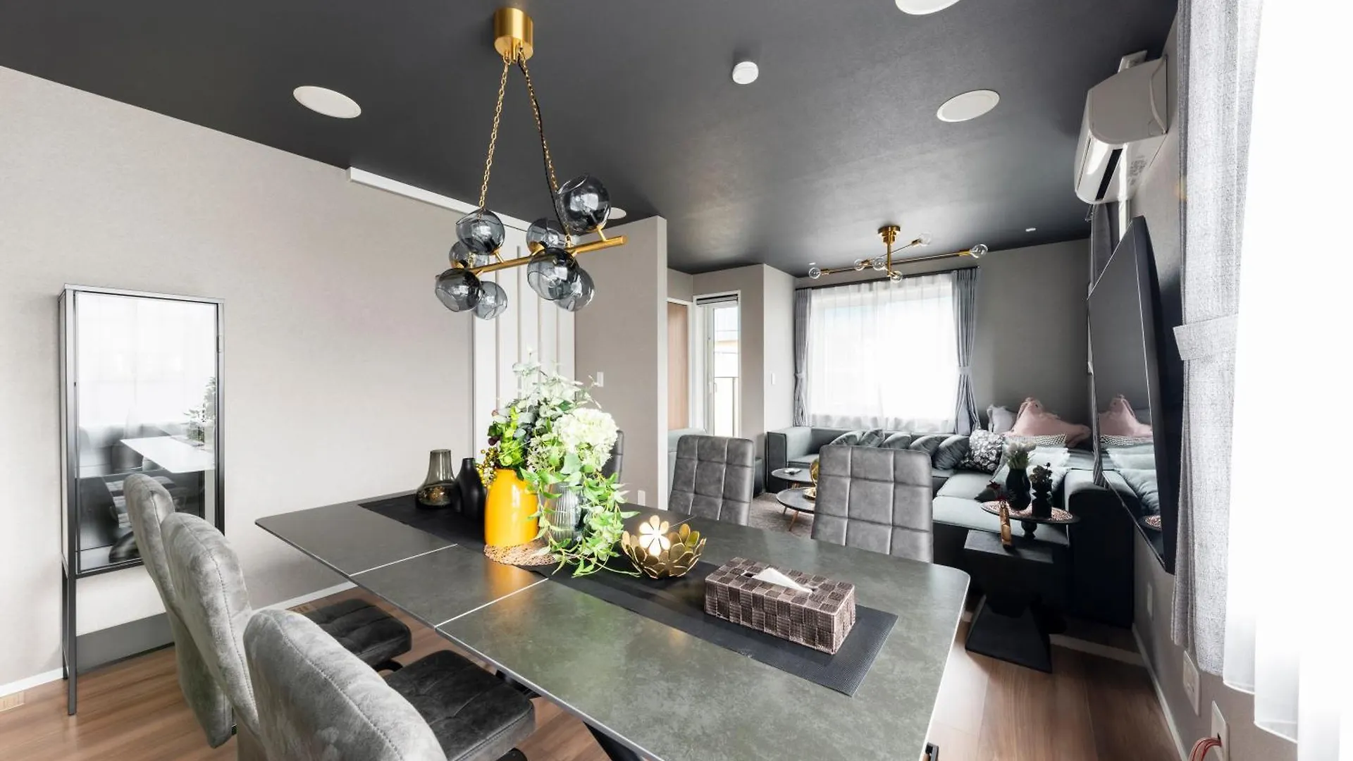 The Obsidian Apartment Minamijuichijo