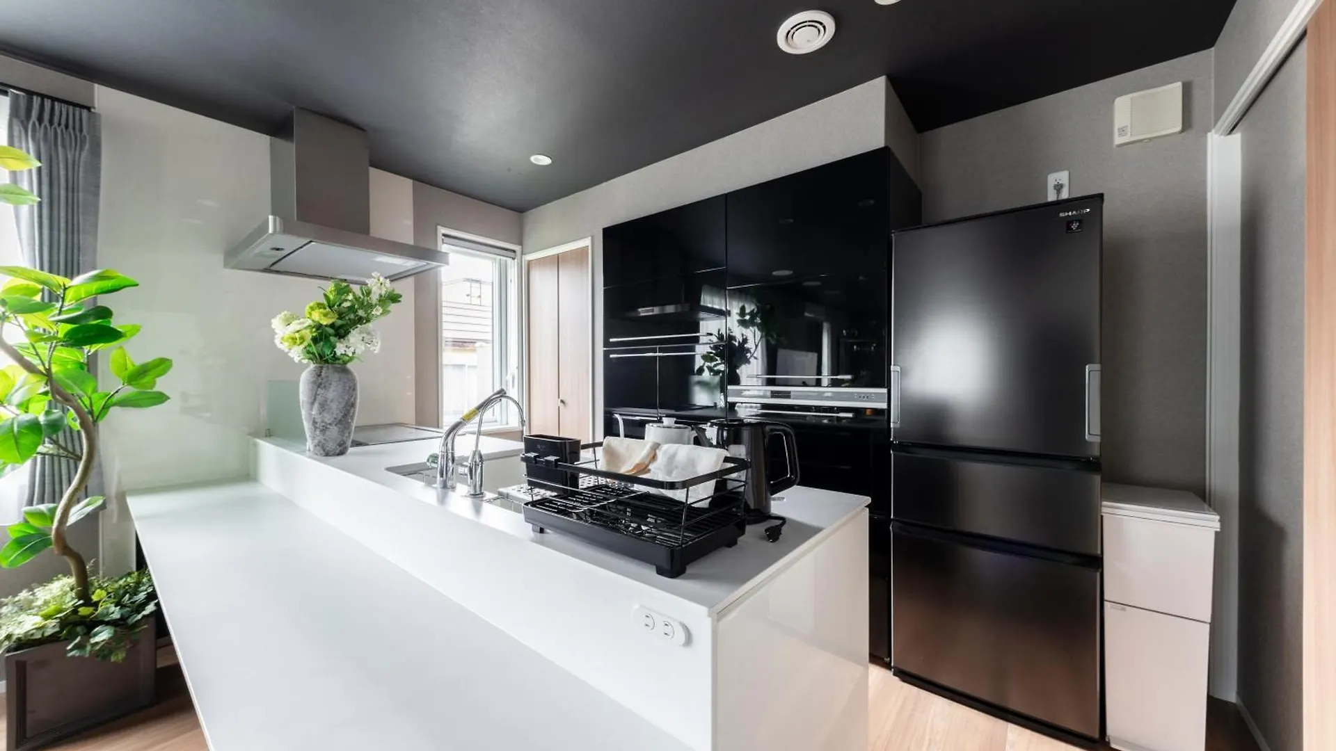 The Obsidian Apartment Minamijuichijo