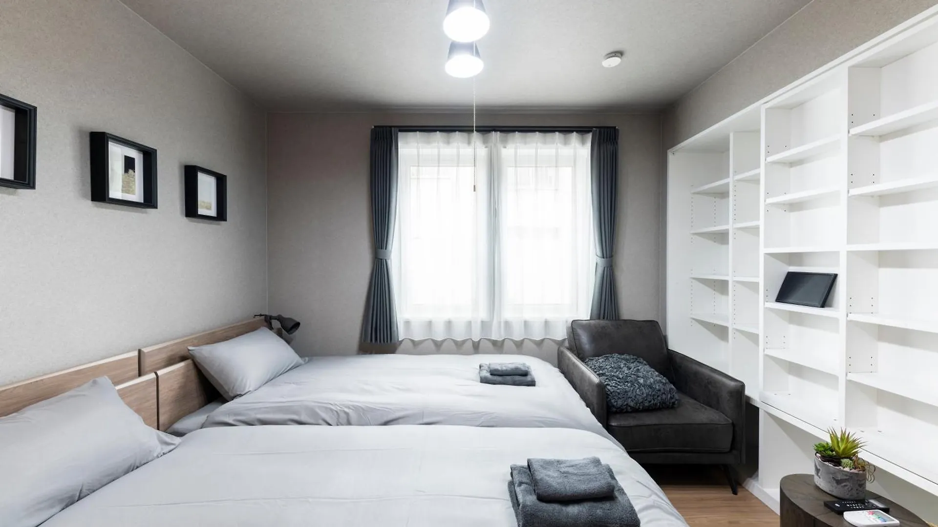 The Obsidian Apartment Minamijuichijo