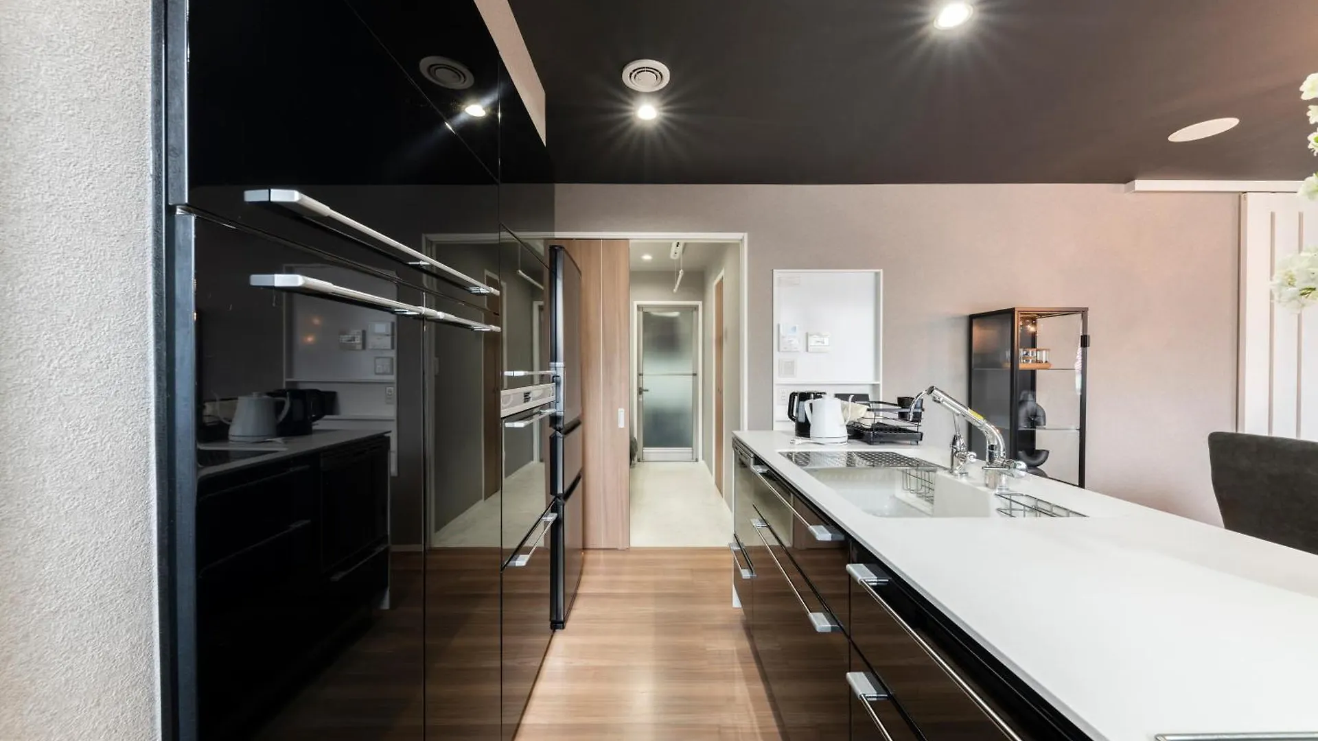 The Obsidian Apartment Minamijuichijo