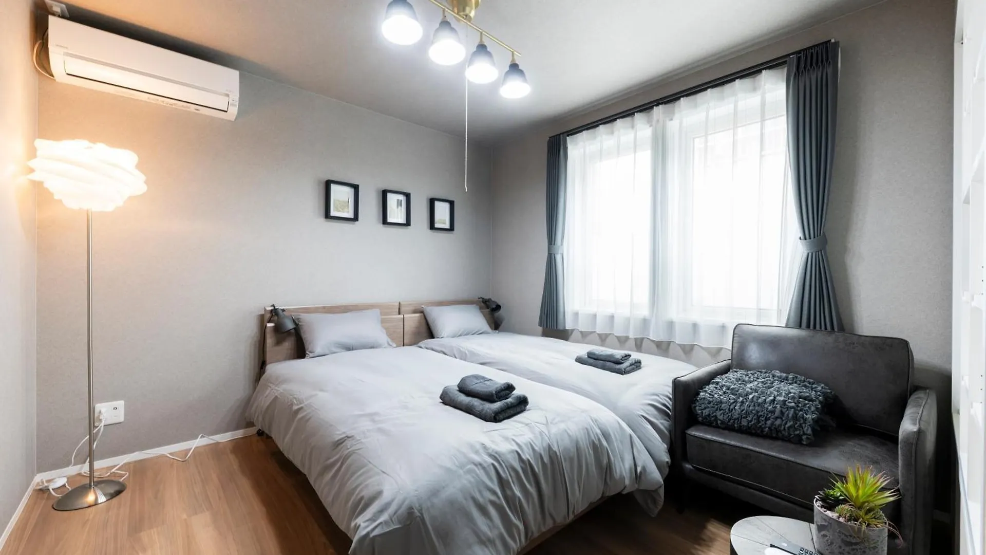 The Obsidian Apartment Minamijuichijo Japan
